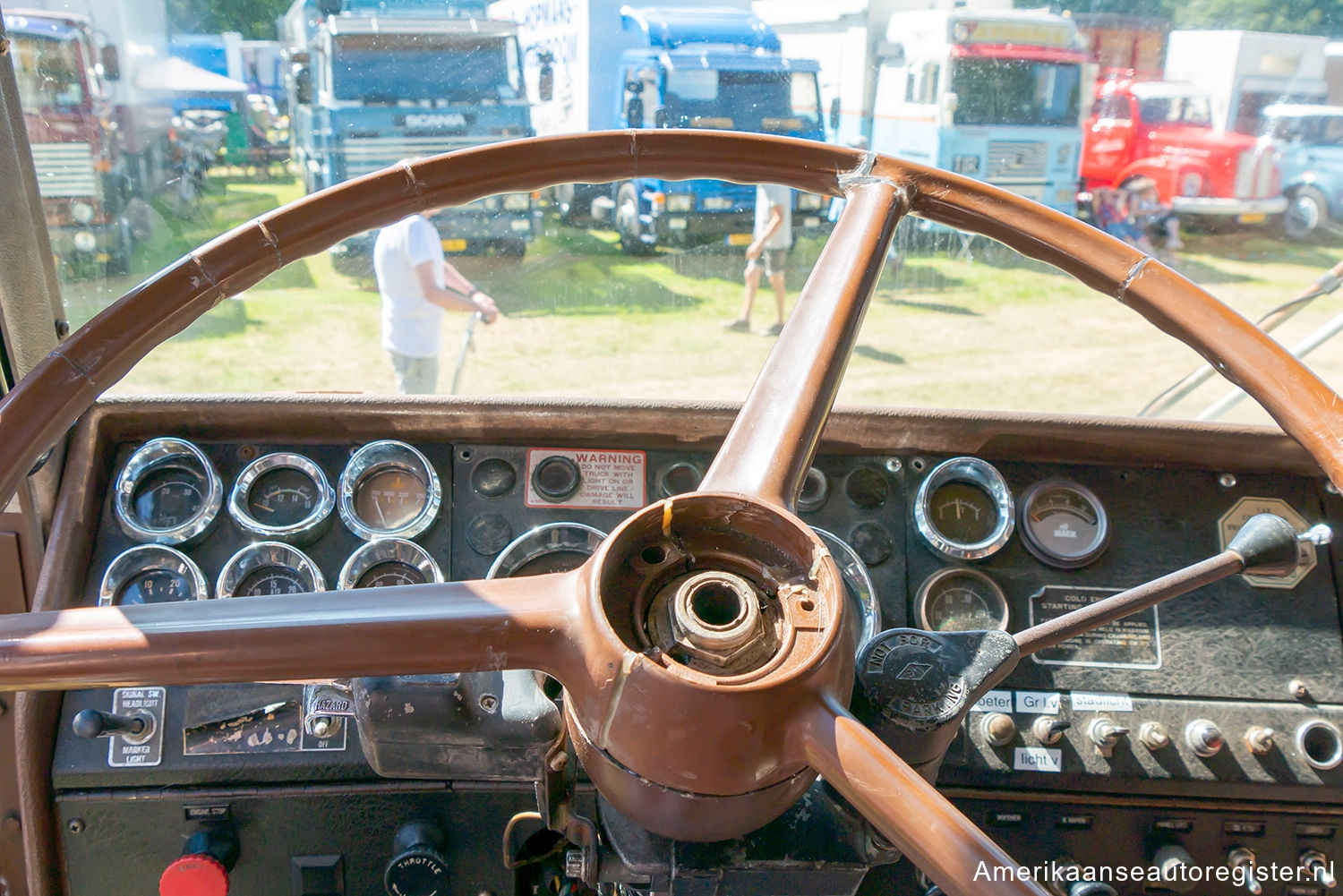 Vrachtwagens Mack Cruise-Liner uit 1977